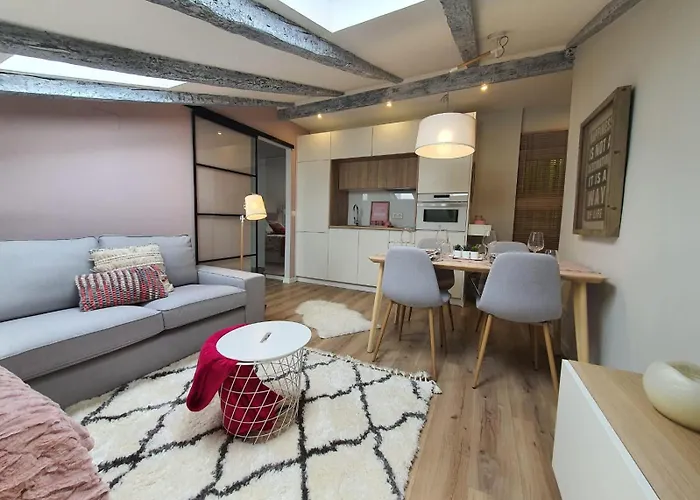 Buhardilla En El Historico Lägenhet